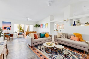 Televisión y chimenea 