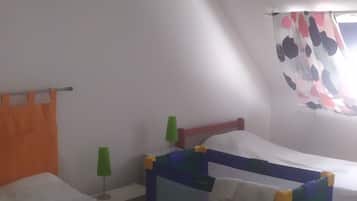 3 bedrooms, desk, iron/ironing board, travel cot