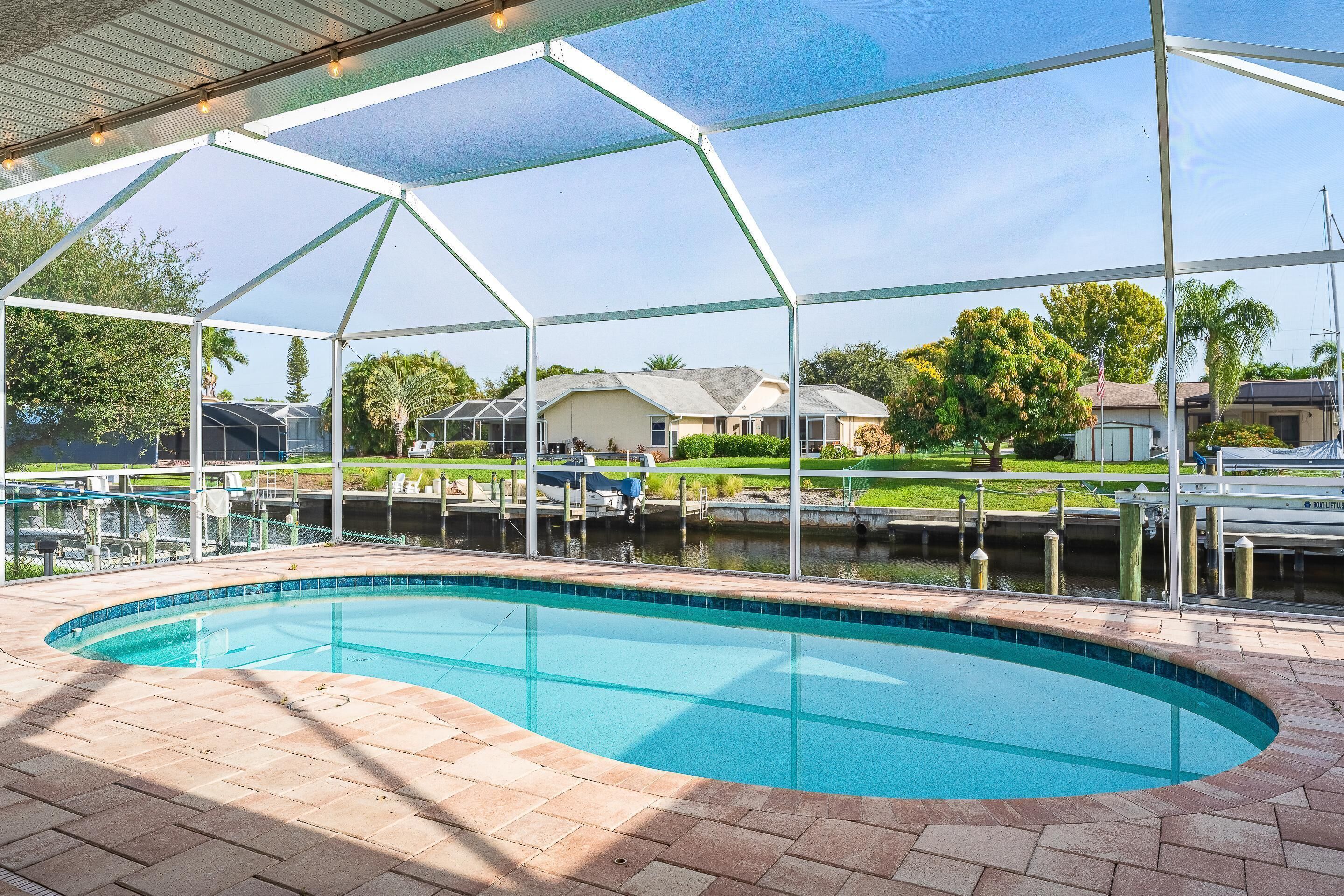 Ping Pong & Pool table, Boat Dock, Pool, Gulf Access - Cape Coral Seashells - Roelens Vacations