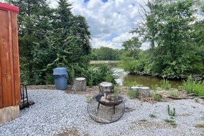 Property grounds - Cowboy Saloon Cabin (Hamersville)