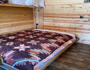 WiFi, bed sheets - Cowboy Saloon Cabin (Hamersville)