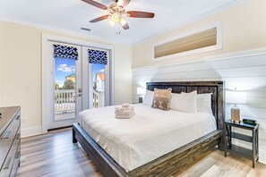 4 bedrooms, iron/ironing board, travel cot, free WiFi - Gulfview new construction w/private, heated pool and beach gear! (Port St Joe)