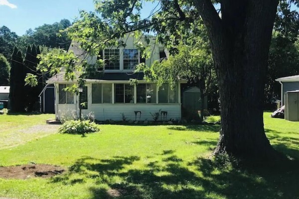 Ample parking in drive or front lawn(seasonal & weather dependent)