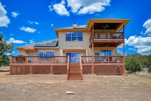 Exterior - Spacious, dog-friendly home with two decks, views, grill, W/D & community pool (Lago Vista)