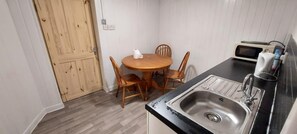 Apartment | Private kitchen | Fridge, microwave, electric kettle - Lovely 3-bed Apartment in Parkgate Rotherham (Rotherham)