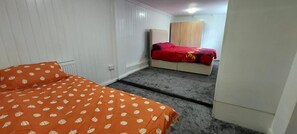 Apartment | 1 bedroom - Lovely 3-bed Apartment in Parkgate Rotherham (Rotherham)