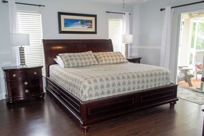3 bedrooms, desk, iron/ironing board, free WiFi