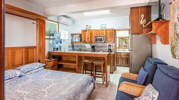 1 bedroom, internet, bed sheets