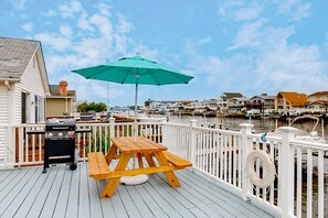 Outdoor dining - Dog-friendly, canal-front home with community pool & tennis, dock, & WiFi (Ocean City)