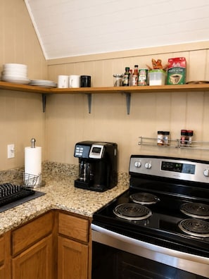 Coffee/tea maker, fridge, microwave, oven
