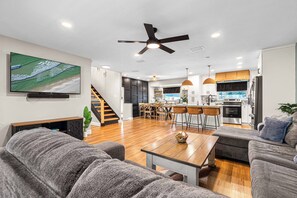 Smart TV, videojuegos, futbolito y tenis de mesa 