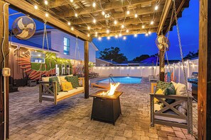Terrace/patio - Heated Pool~Pickleball~Hot Tub~Game Room~Basketball~Fire Pit~Bunk Room~4 Kings (Tampa)