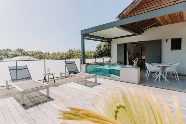 Outdoor dining - Apartment, Tiny Private pool, beach access (Sainte-Anne)