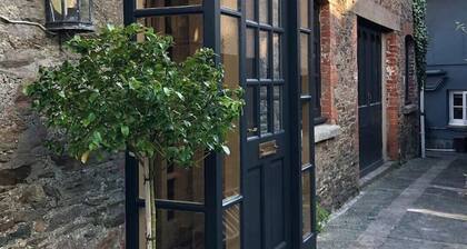 Stylish barn perfect for beach, surf or moor