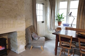 Dining - Stylish barn perfect for beach, surf or moor (Modbury)