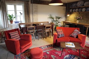 المنشأة من الداخل