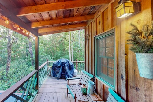 Charming, dog-friendly cabin with a private hot tub, outdoor fireplace, & yard