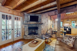 TV, fireplace