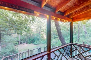 Interior - Charming, dog-friendly cabin with a private hot tub, outdoor fireplace, & yard (Blue Ridge)