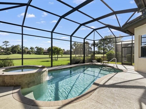 Beautiful Home with Pool on Golf Course in Lely