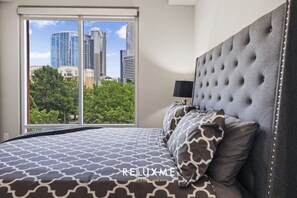 1 多间卧室、办公桌、笔记本电脑工作区、熨斗/熨衣板