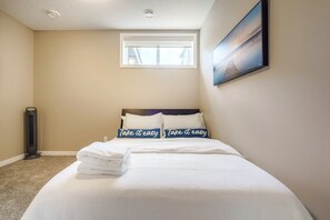 2 bedrooms, desk, iron/ironing board, free WiFi