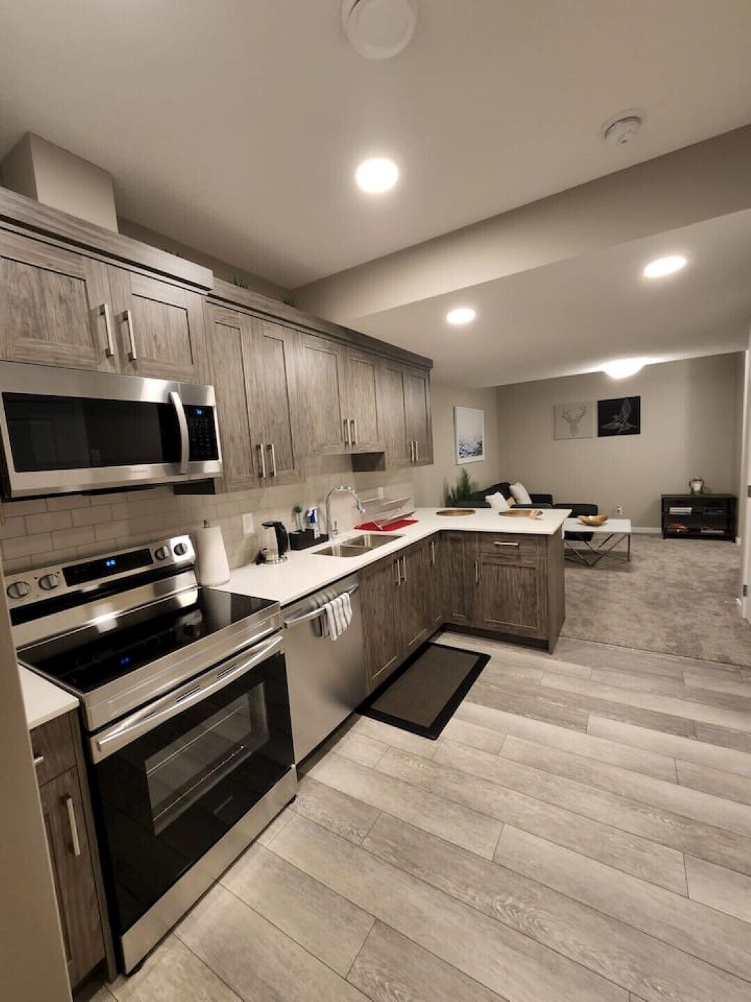 Kjøleskap, mikrobølgeovn, ovn og oppvaskmaskin