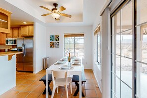 Dining - Mountain-view desert retreat with central AC, fireplace, lanai, & washr/dryer (Twentynine Palms)