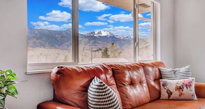 Trail Climb! Downtown Home w BBQ & Scenic Views!