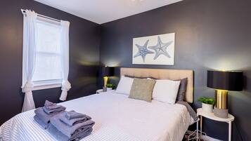 2 bedrooms, iron/ironing board, free WiFi, bed sheets