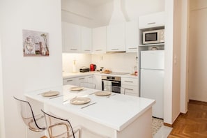 Appartement | Cuisine privée | Grand réfrigérateur, four, plaque de cuisson, lave-vaisselle