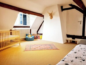 3 bedrooms, desk, free WiFi, bed sheets