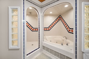 Combined shower/tub, jetted tub, hair dryer, towels