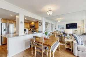 Dining - Oceanfront condo with ocean view, central AC, W/D, and access to pools & tennis (Myrtle Beach)