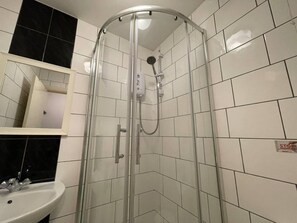 Apartment, Multiple Beds | Bathroom - Impeccable 2-bed Apartment by Cardiff City Centre (Cardiff)