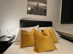 2 chambres, fer et planche à repasser, Wi-Fi gratuit, draps fournis