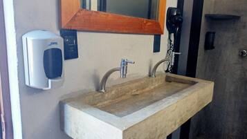 Basic Shared Dormitory | Bathroom