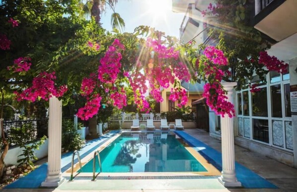 Außenpool (je nach Saison geöffnet)