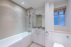 Bathroom - Pelham Court Apartments (London)