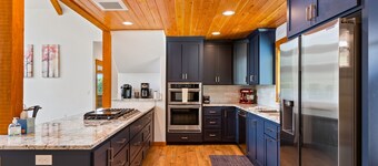 Gorgeous riverfront home with fireplace, fast WiFi, central AC, & washer/dryer