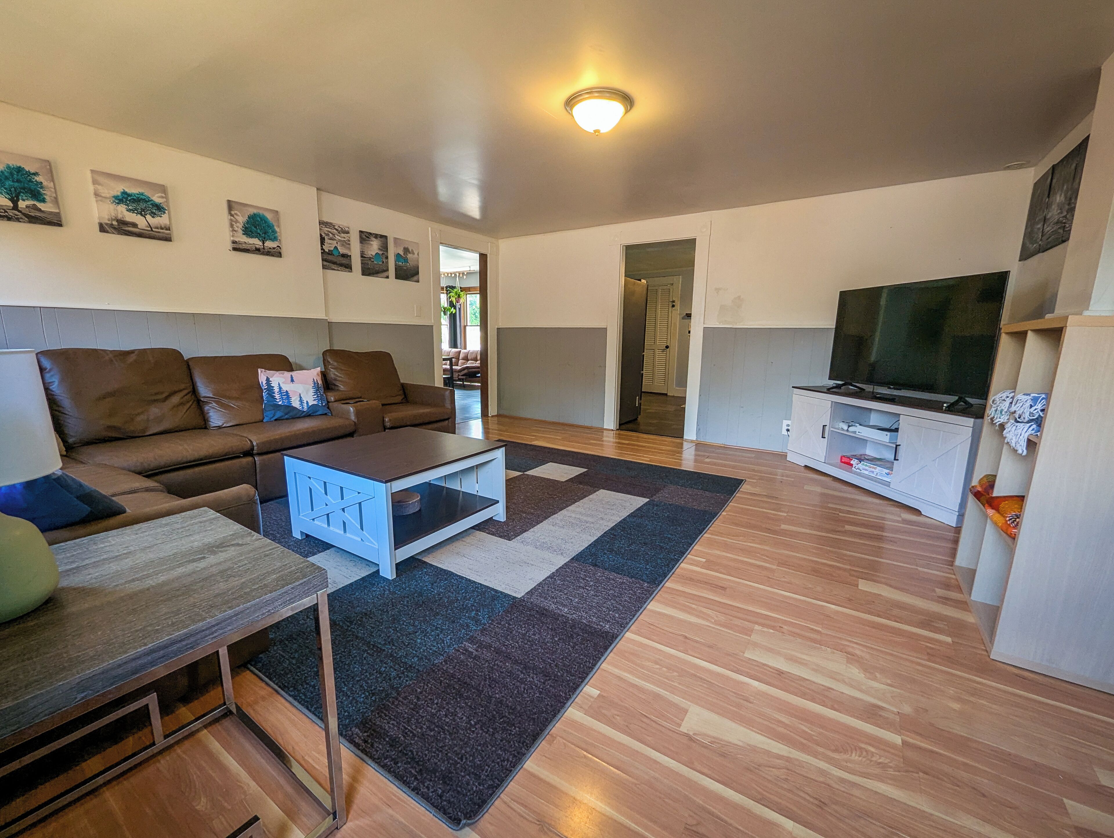 Smart TV, chimenea, videojuegos y tenis de mesa 