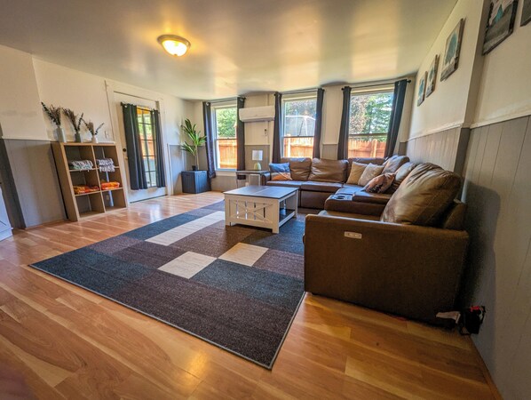 Smart TV, fireplace, video games, table tennis