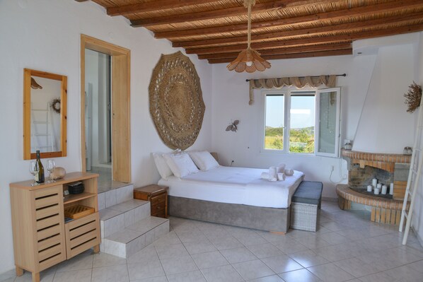 2 bedrooms, iron/ironing board, travel cot, free WiFi