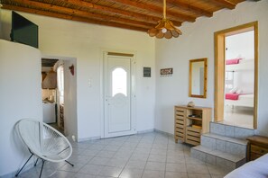 2 bedrooms, iron/ironing board, travel cot, free WiFi