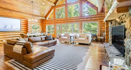 Custom, log home on Alderbrook Golf Course with great deck