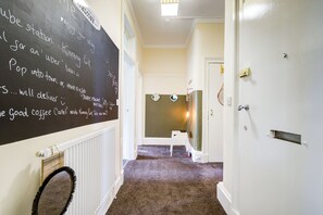 Appartement Ville, salle de bains privée | Hall