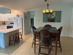 Dining - Mermaid Retreat Pool Home - Oversized lanai (Cape Coral)