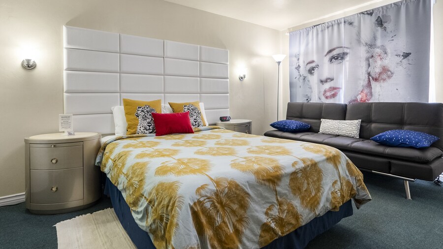 The New Star Motel with Studio-Kitchens: 1950s Extended-Stay Lodging and Retreat Center