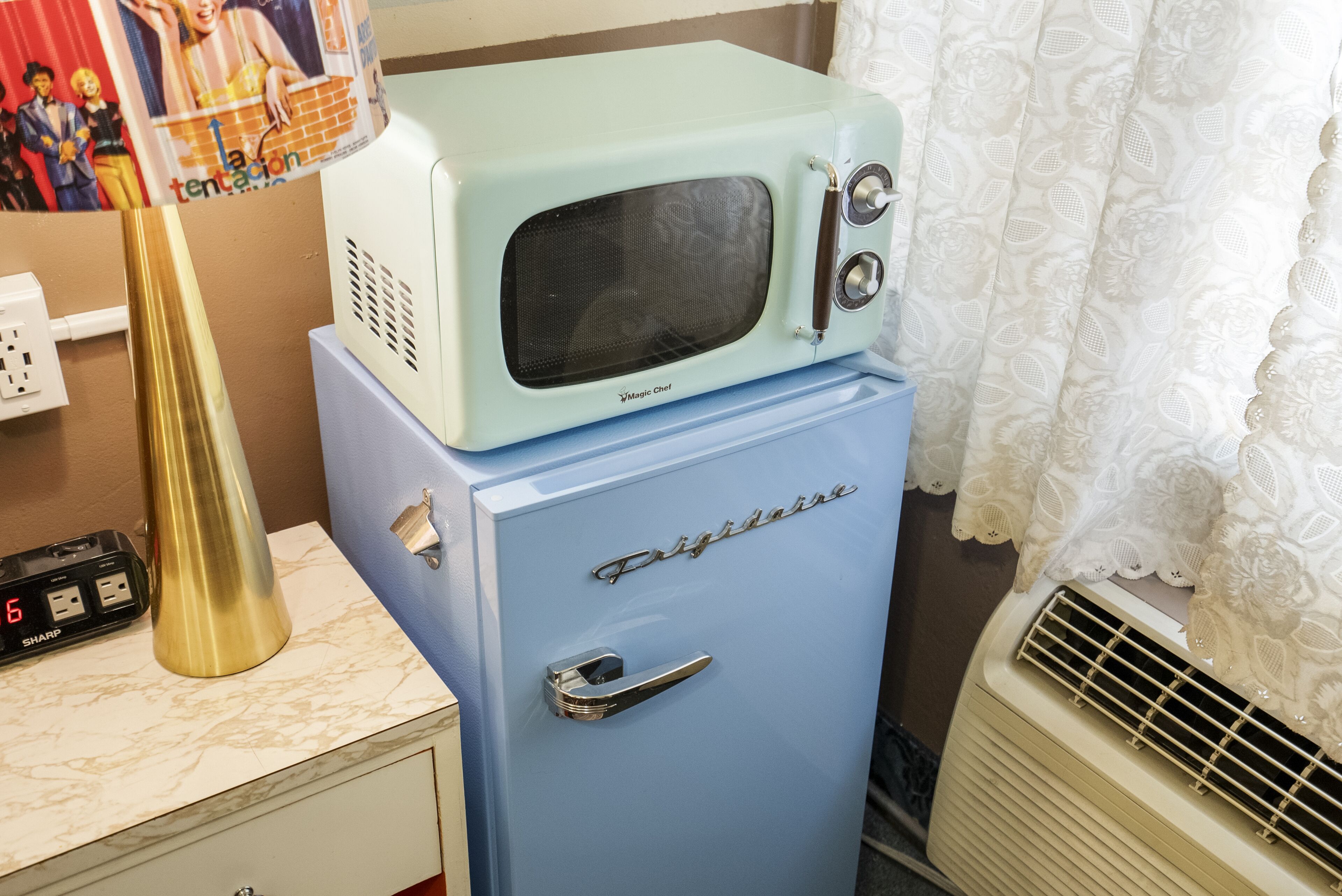 The Motorist Choice: Queen Bed and Hot Shower, Smoking & Non-smoking Room | Living area