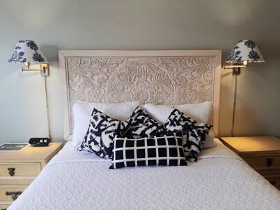 The New Star Motel with Studio-Kitchens: 1950s Extended-Stay Lodging and Retreat Center